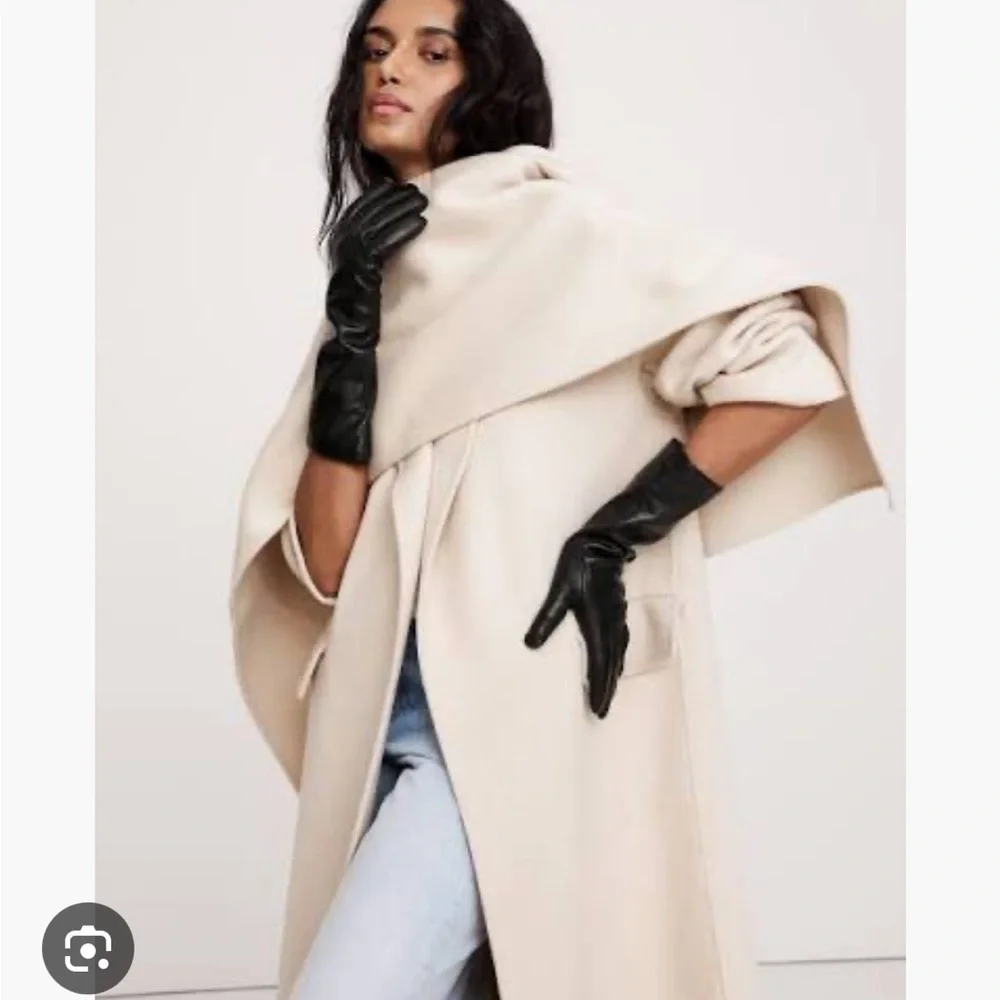Banana republic leather gloves below elbow